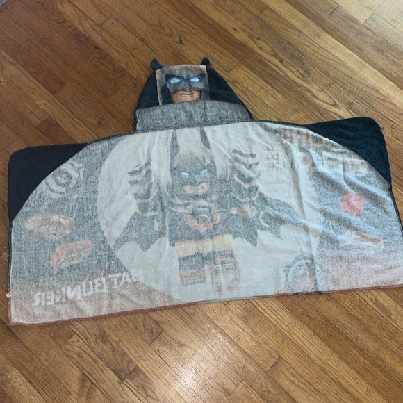 •LEGO•BATMAN BUNKER LEGO CHARACTER HOODED AND HAND CUFF WRAP AROUND TOWEL EUC - Picture 9 of 11
